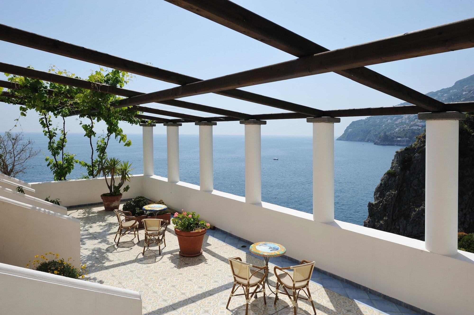 La Locanda Del Fiordo Furore Exteriör bild